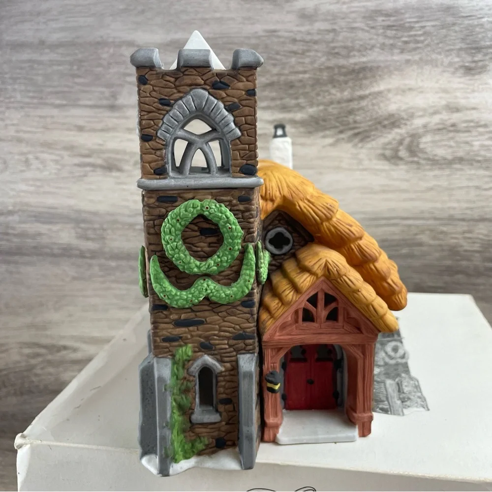 Vintage 1988 Dept. 56 Dickens Village Series Ivy Glen Church Light/Box.
